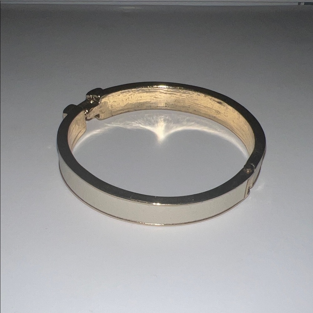 Elegant Gold and White Bracelet